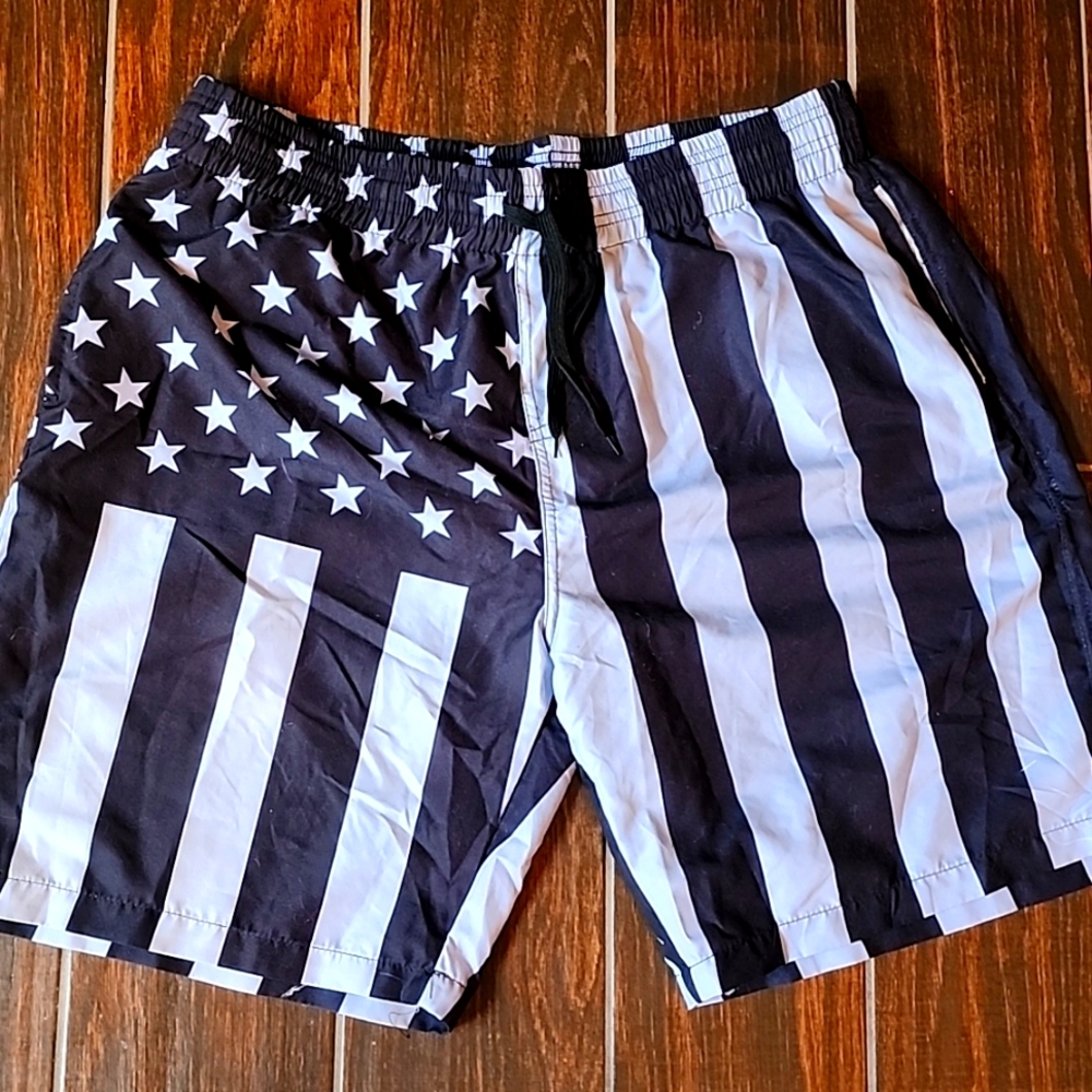 Never worn swim trunks 2xl fits snug